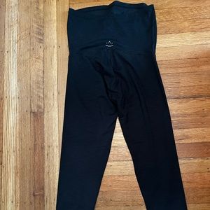 BEYOND YOGA (MATERNITY) | black leggings